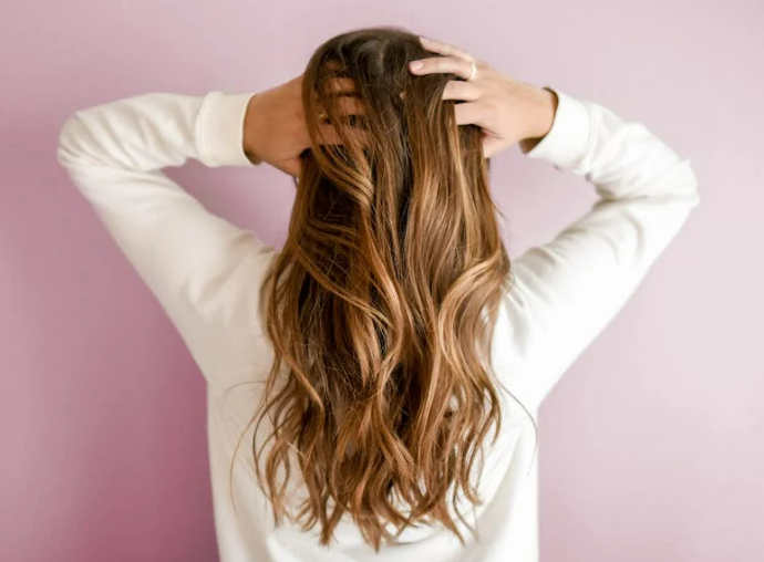 बालों का झड़ना कैसे बंद करें 